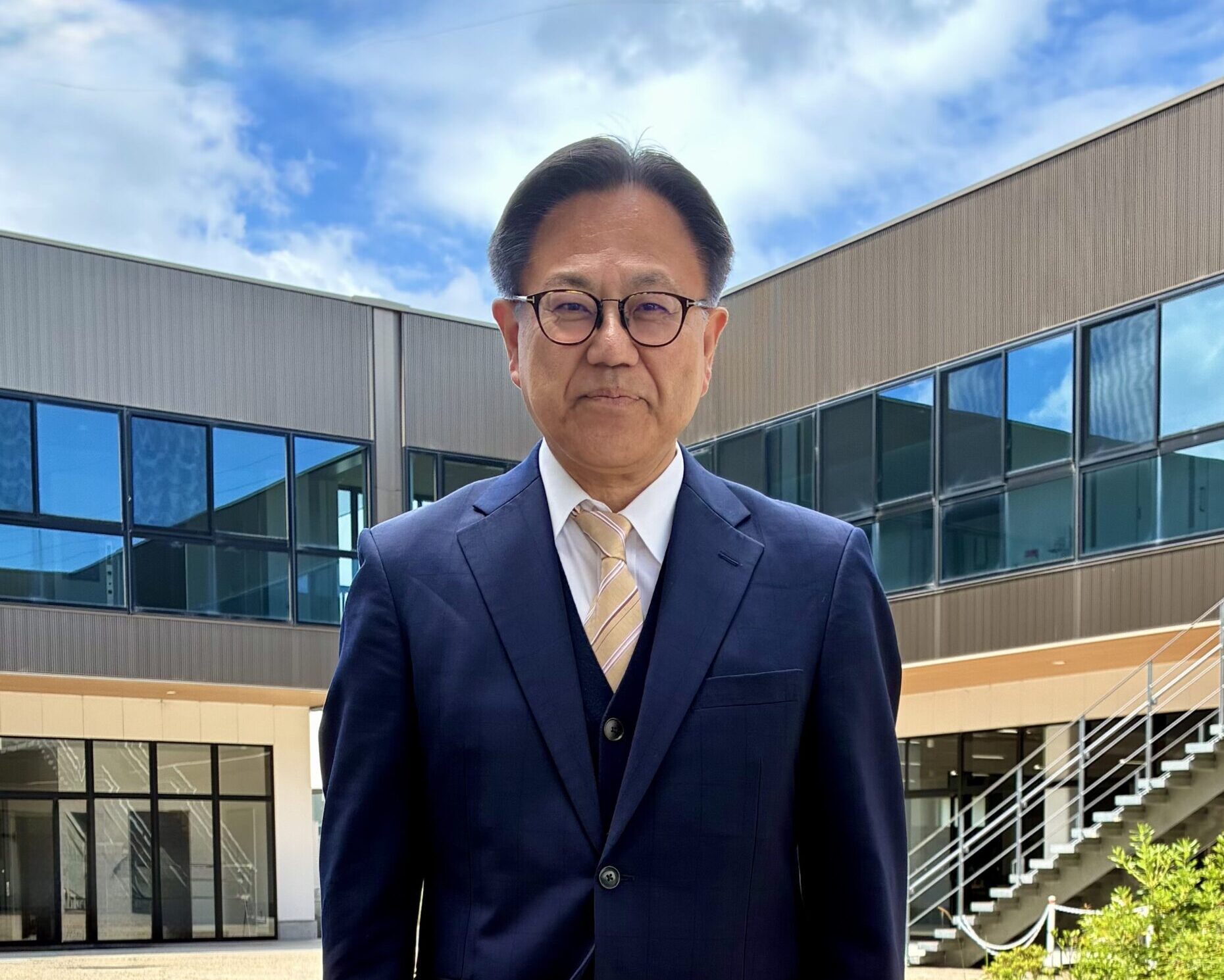 県立工科短期大学校長